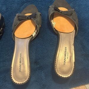 Isaac Mizrahi Women's Black Slide Sandals